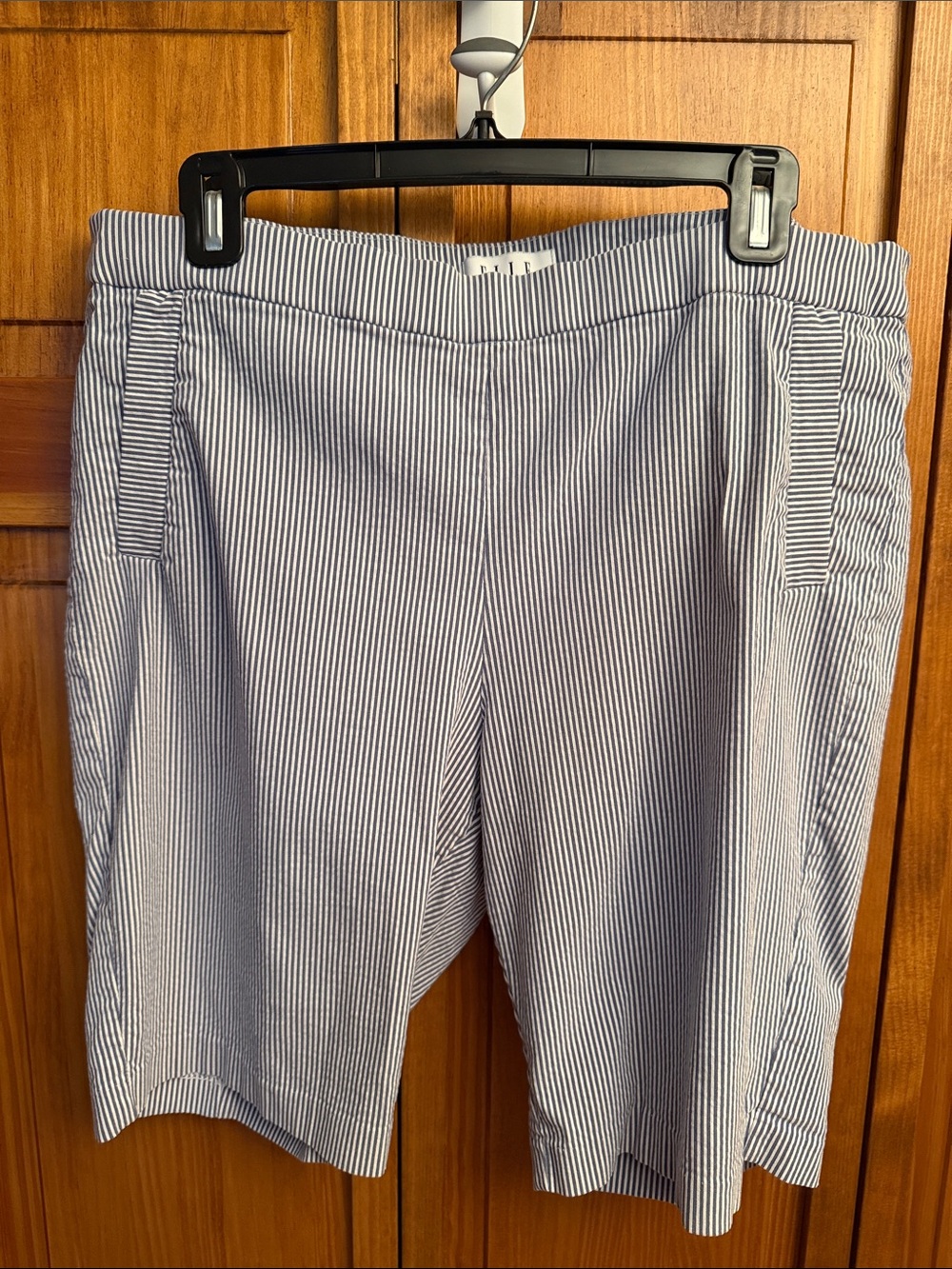 Adorable Elle Blue and White Striped Bermuda style shorts size XL